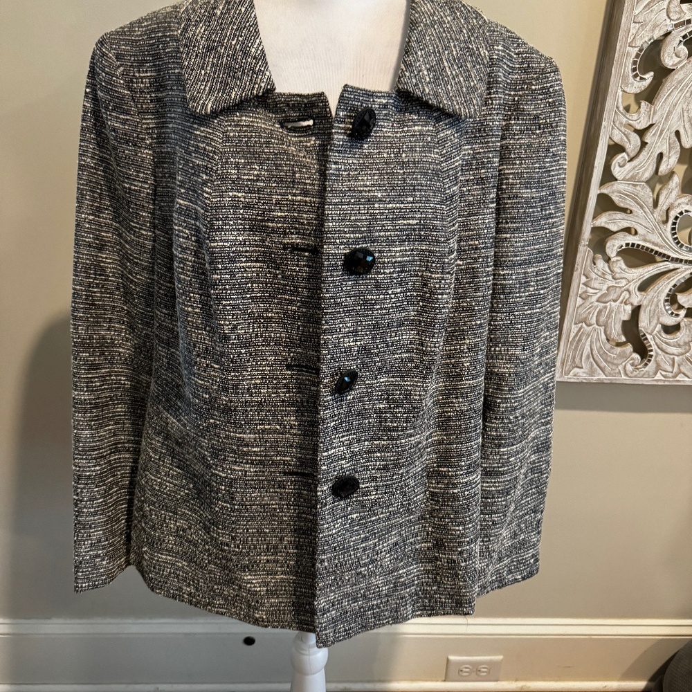 Pretty Plus size grey/black Kasper plus size blazer.